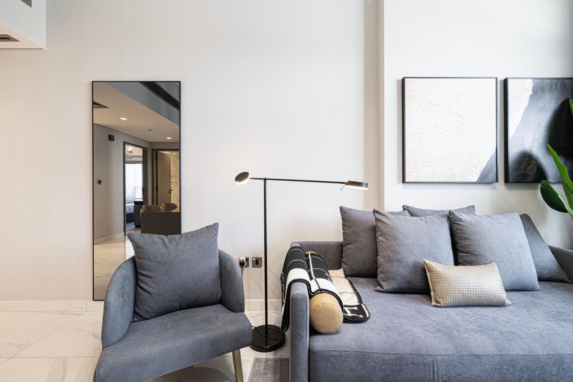 Apartment 2br Gem Steps From Mall & Burj *