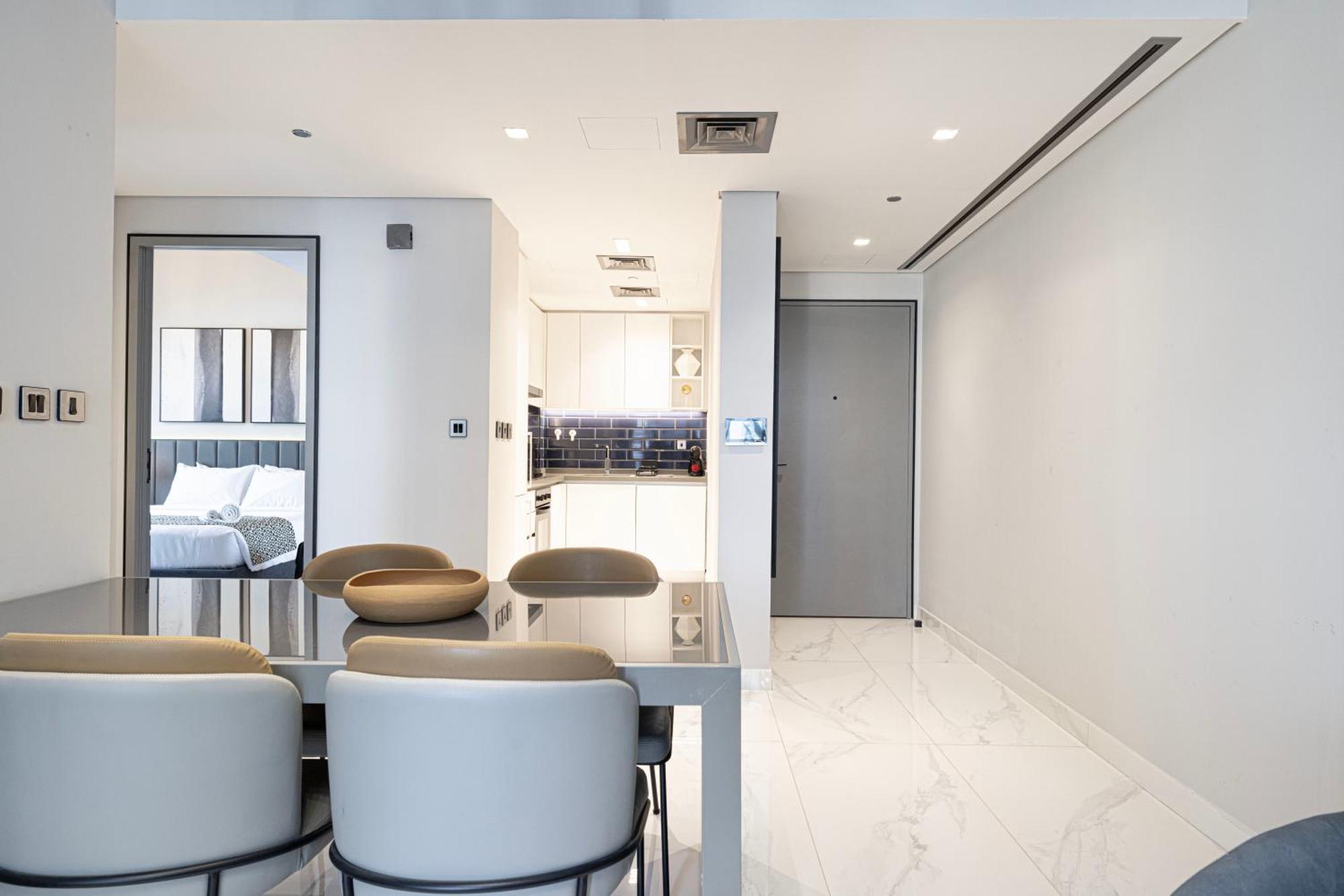 2br Gem Steps From Mall & Burj Dubai