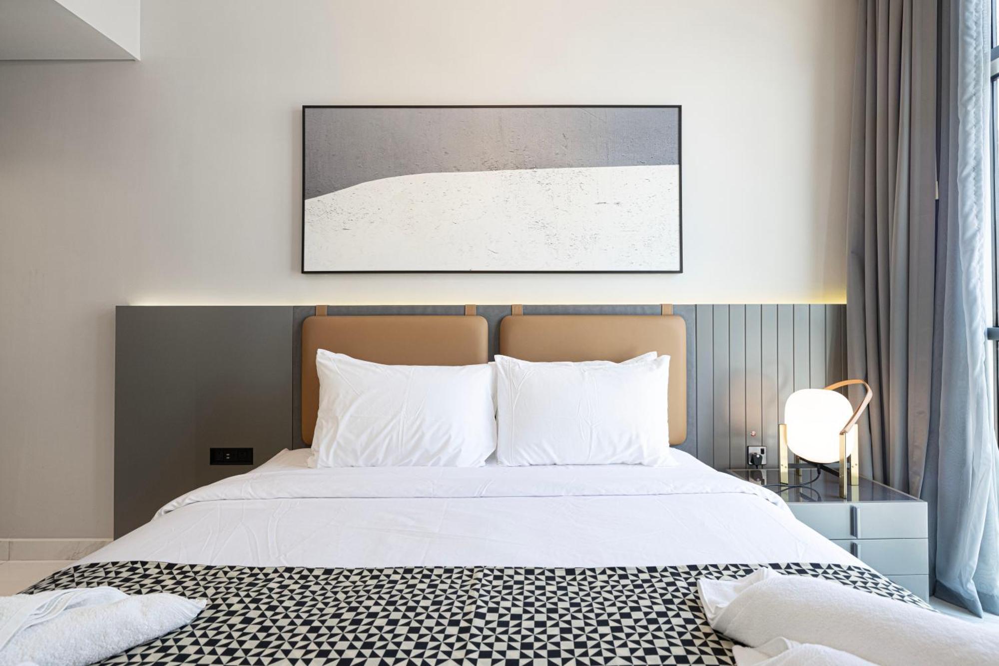 2br Gem Steps From Mall & Burj Dubai