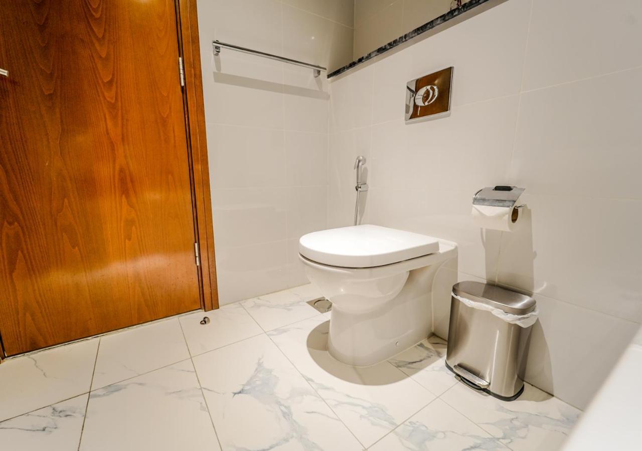 Lägenhet Spacious 1br In Habtoor With Canal Views & Close To Mall