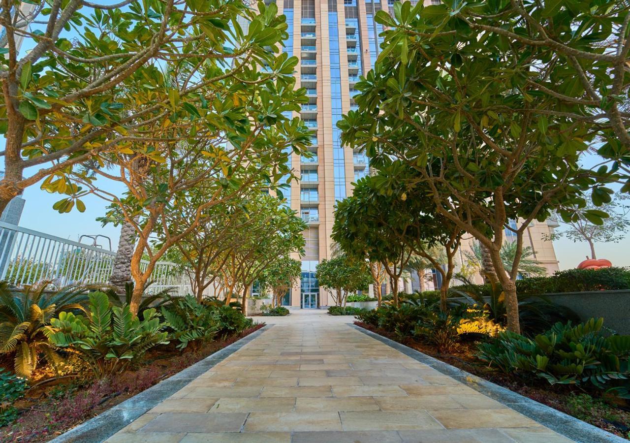 Lägenhet Spacious 1br In Habtoor With Canal Views & Close To Mall *