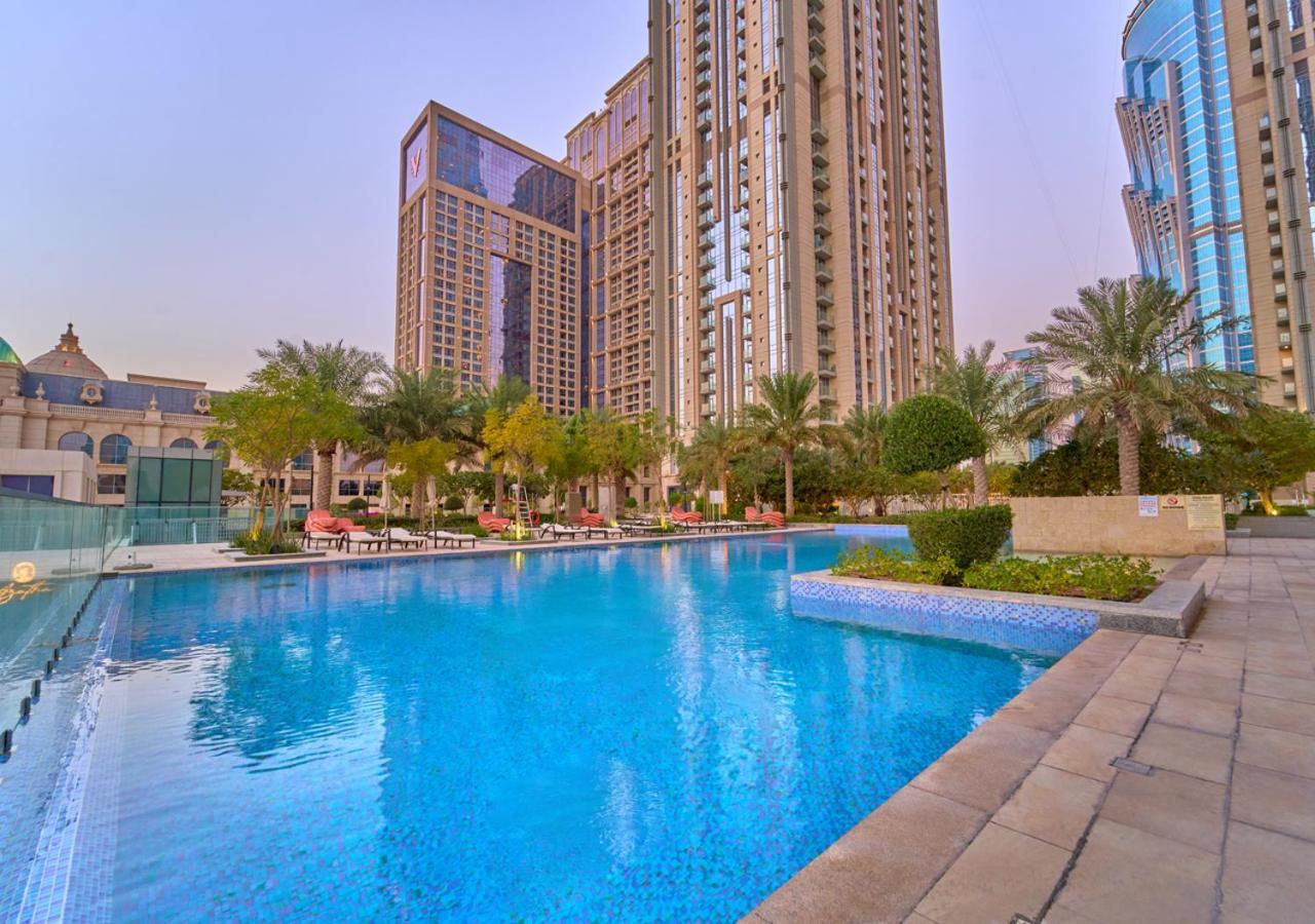 Spacious 1br In Habtoor With Canal Views & Close To Mall Lägenhet