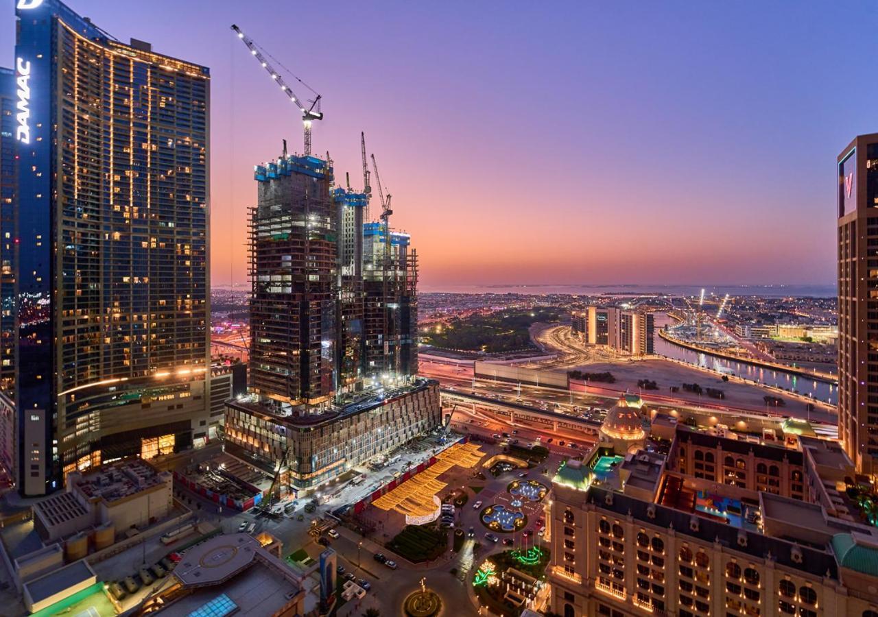 Spacious 1br In Habtoor With Canal Views & Close To Mall Lägenhet *