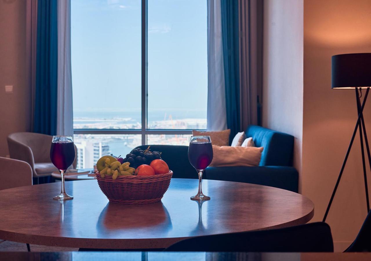 Lägenhet Spacious 1br In Habtoor With Canal Views & Close To Mall Dubai
