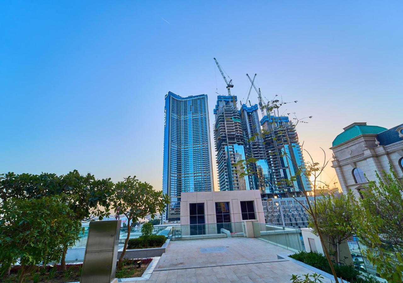 Lägenhet Spacious 1br In Habtoor With Canal Views & Close To Mall *