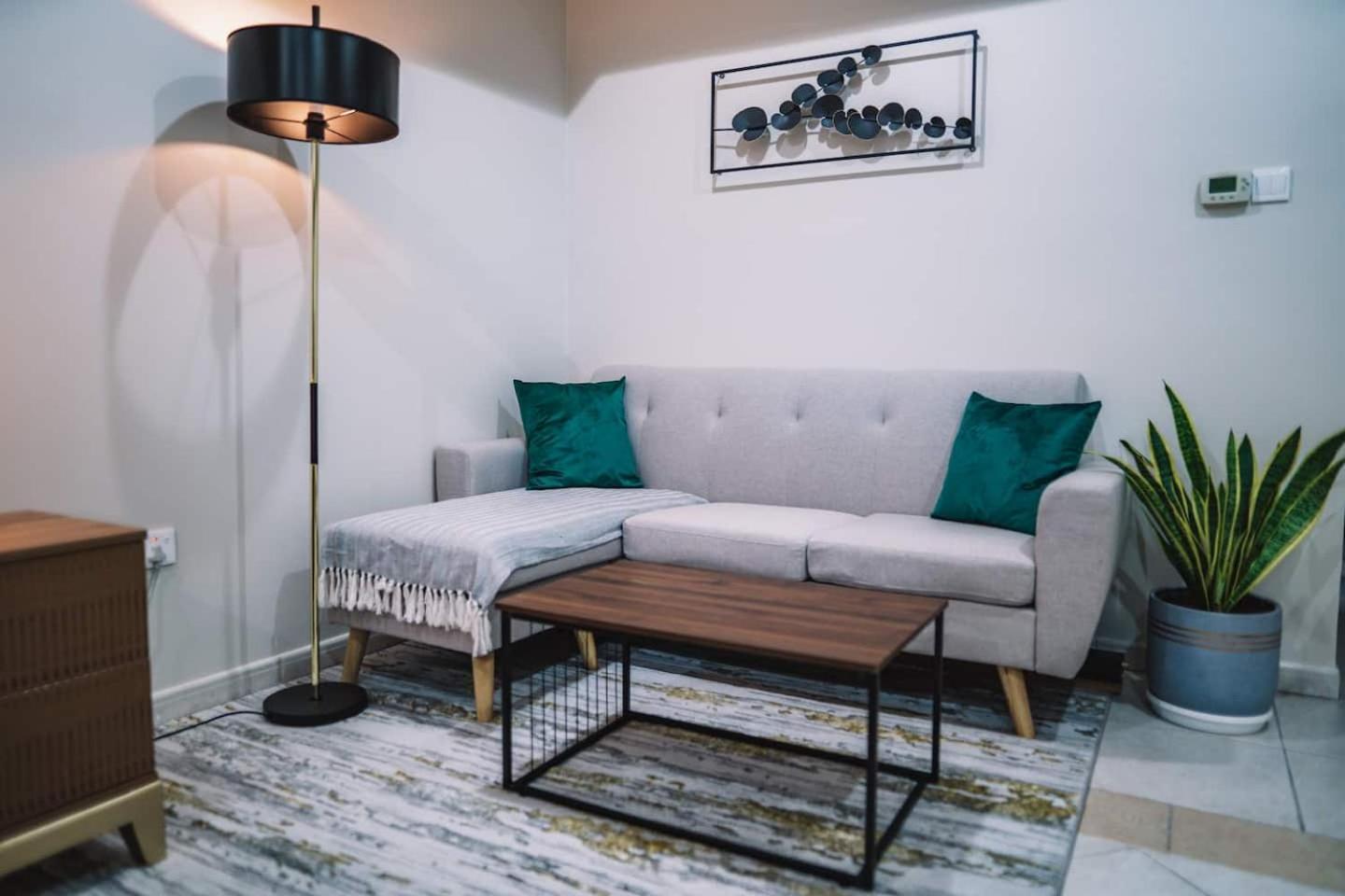 Marina Sea View,elegant And Spacious - High Floor Apartment