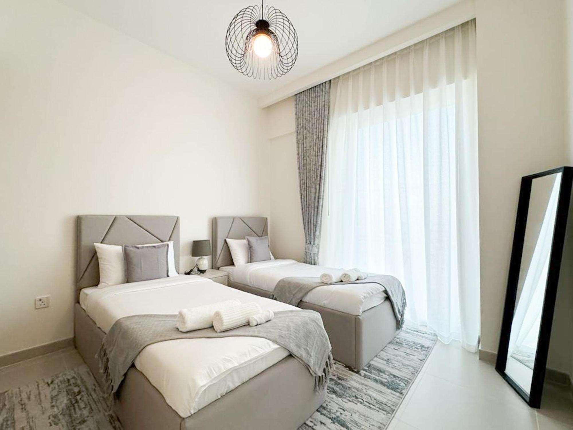 Spacious 3br, Private Access Dubaï