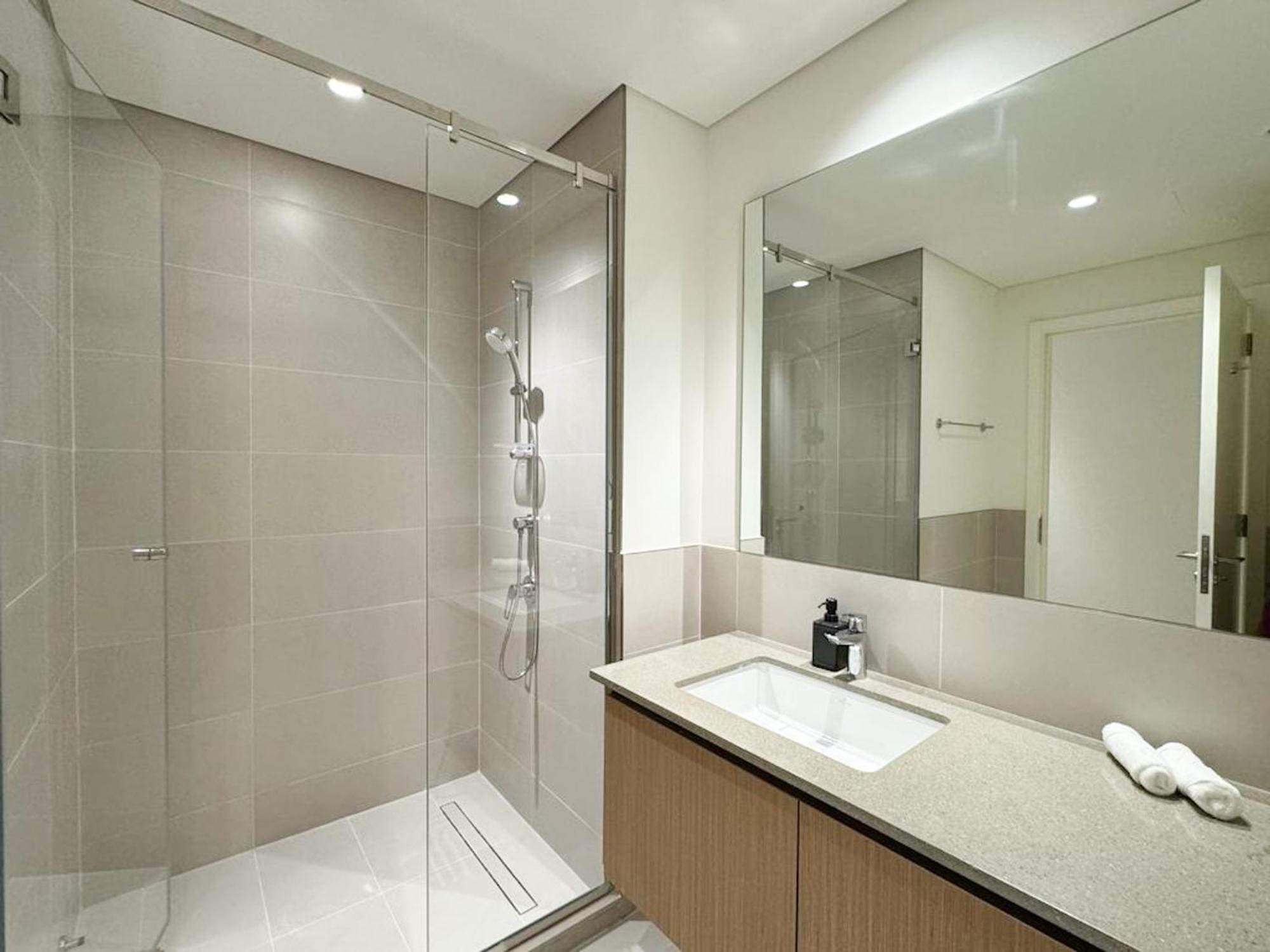 Spacious 3br, Private Access Appartement *