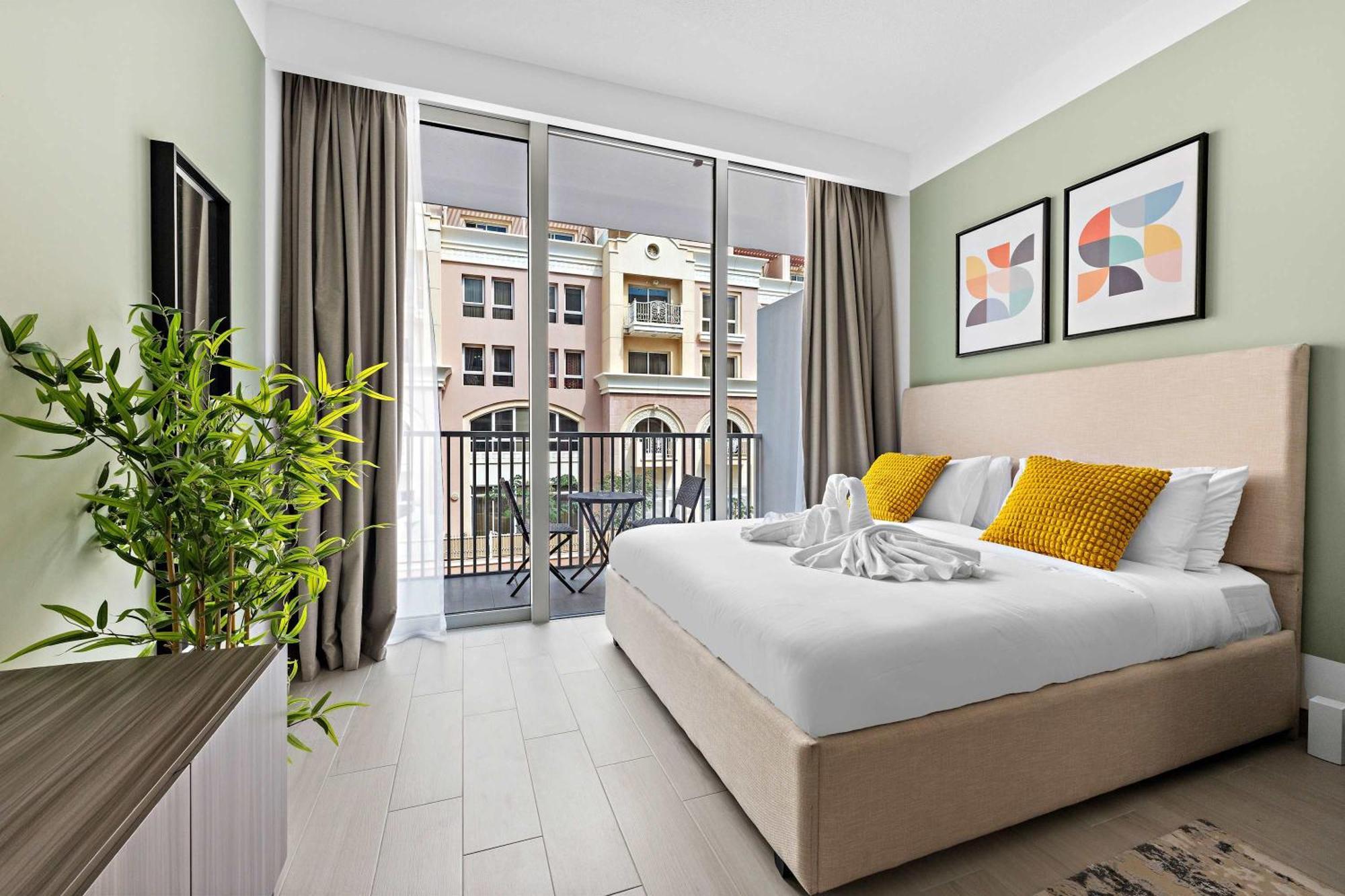 Appartement Silkhaus In Jvc New At Luma21 With Double Bed *