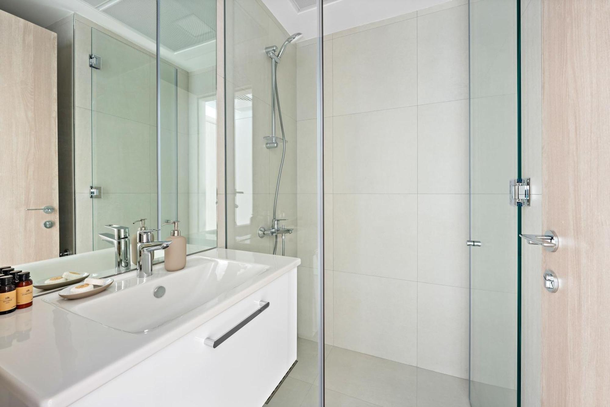 Appartement Silkhaus In Jvc New At Luma21 With Double Bed Dubaï