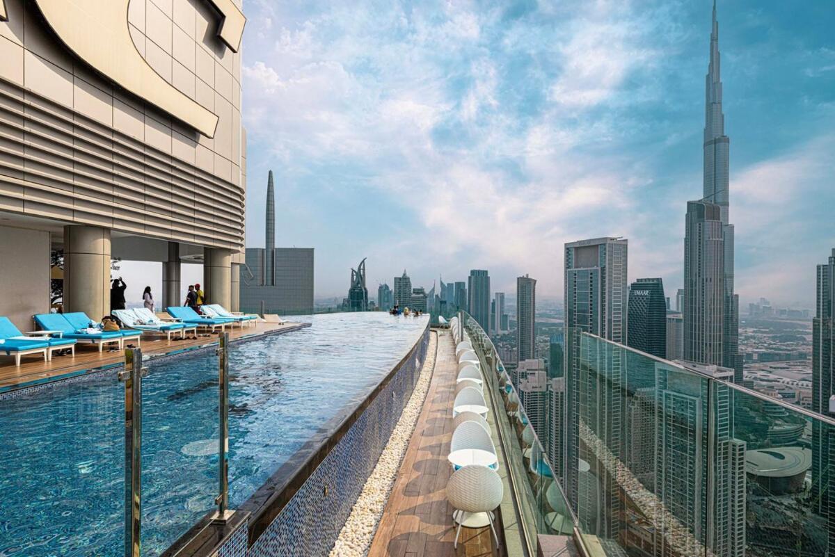 Burj Khalifa Views From The Highest Infinity Pool In * Dubaï