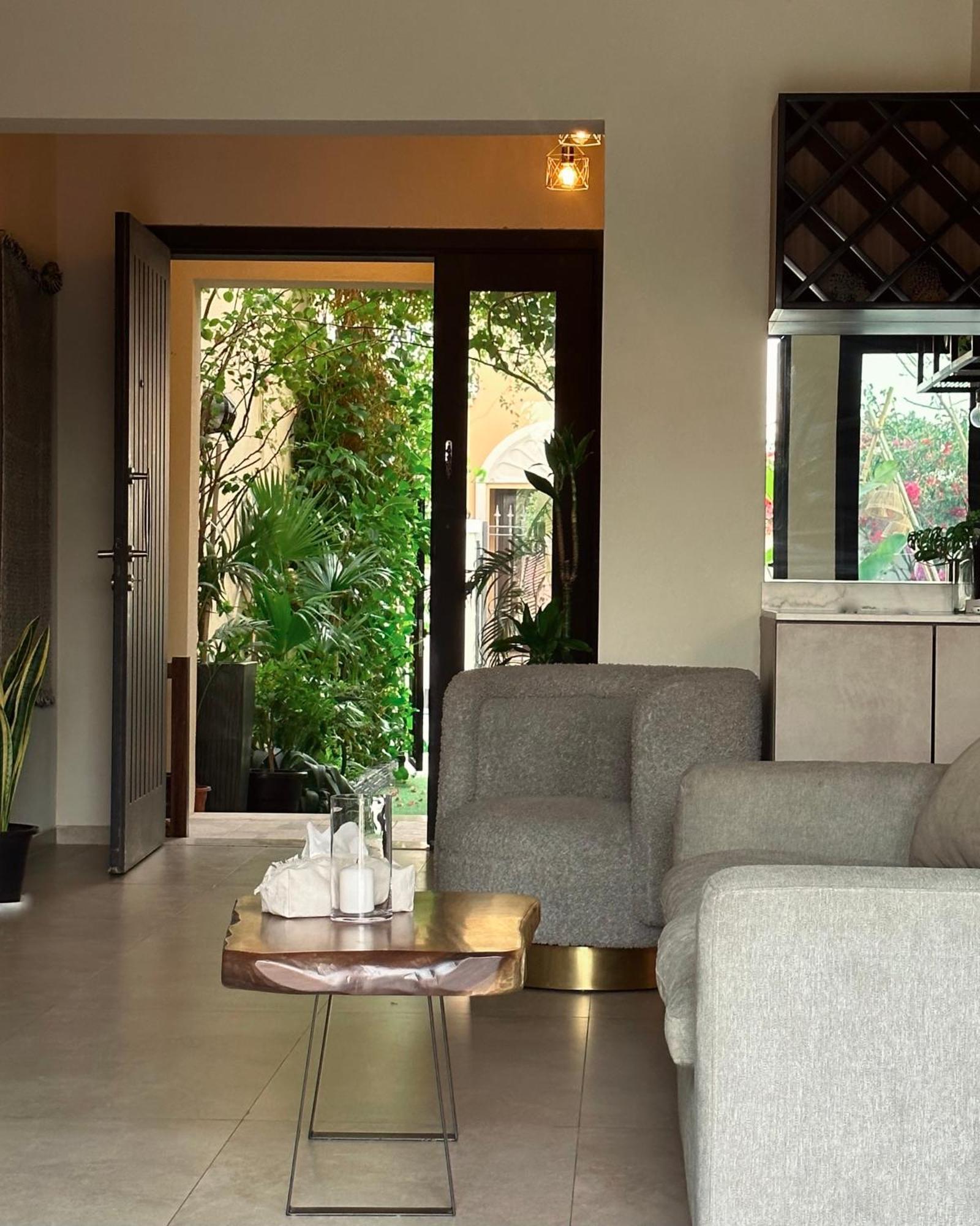 Villa, A Local Experience *