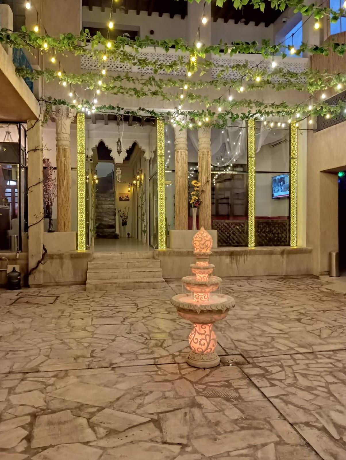 Hyba & * Dubaï
