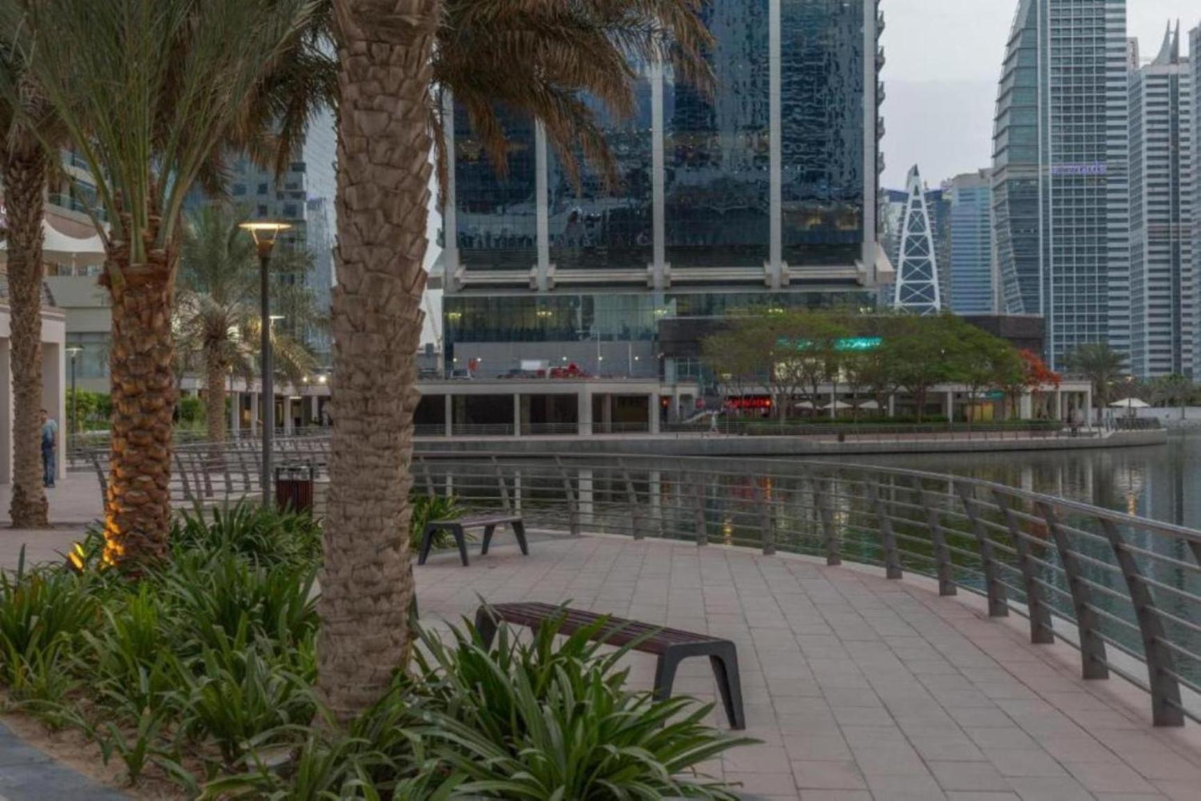 Click - Jlt - 2 Bedroom & Balcony Lakes View Entire -ss *
