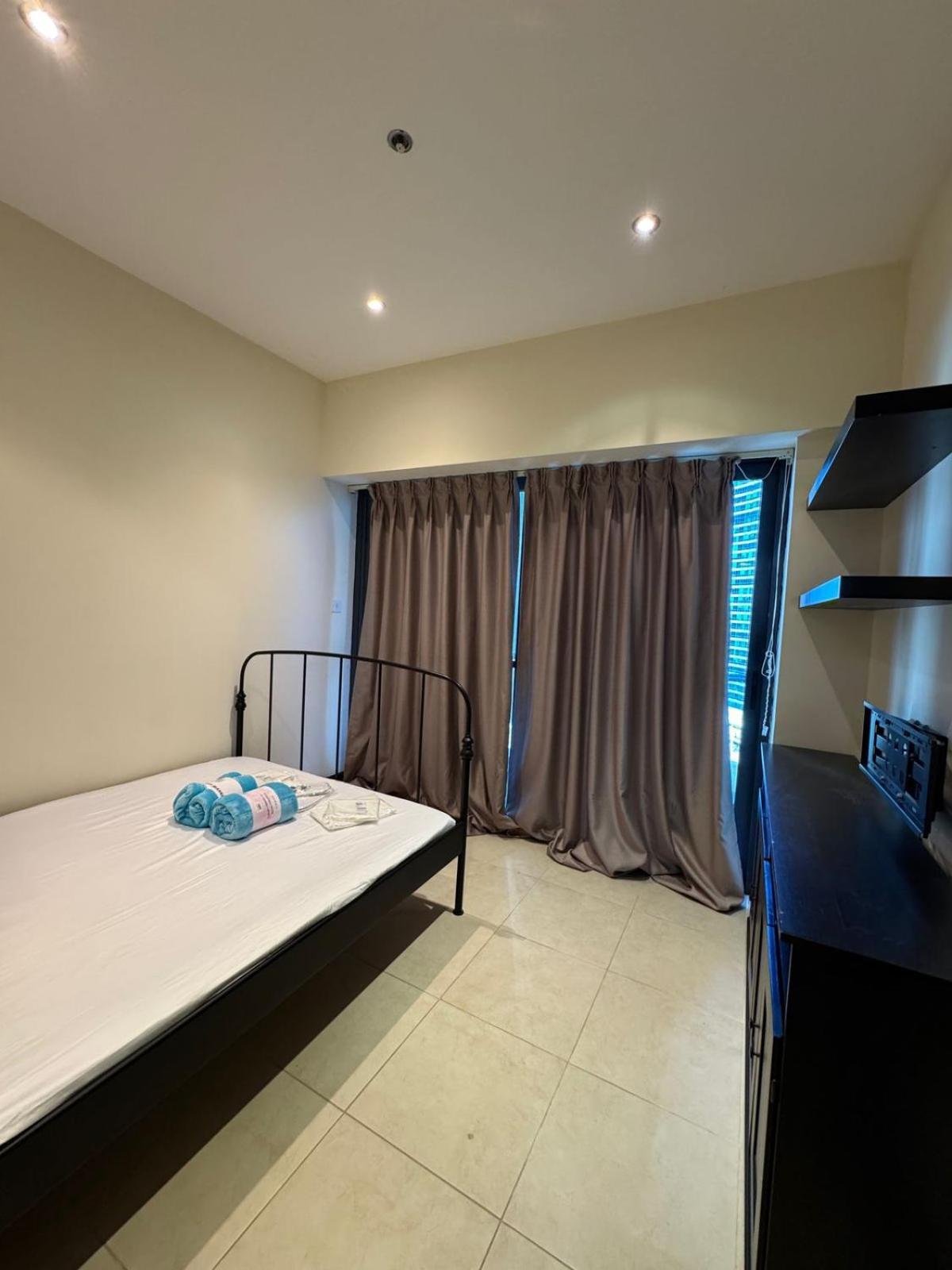 Click - Jlt - 2 Bedroom & Balcony Lakes View Entire -ss *