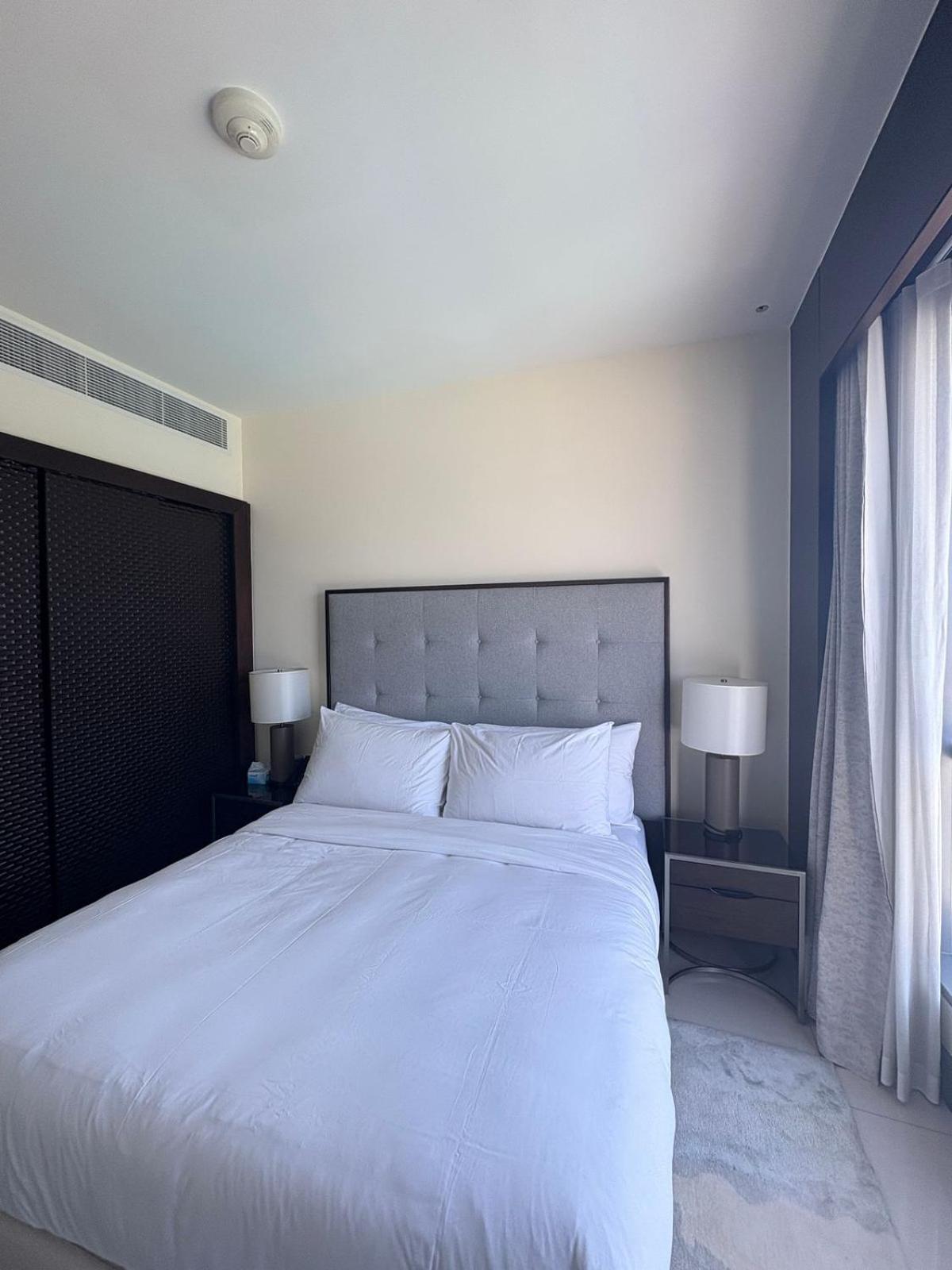 Residencial In Address Downtown Connected To Mall Dubaï