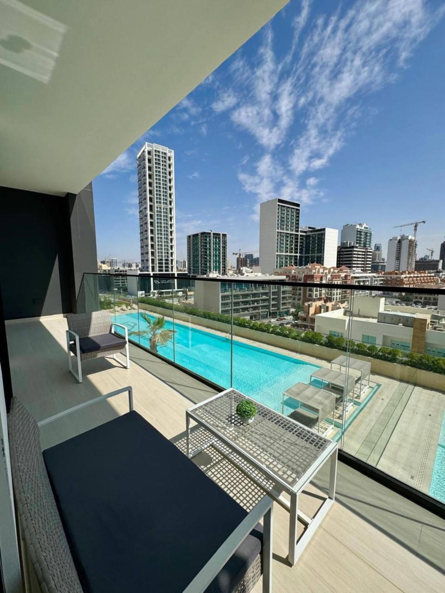 Cozy Pool View 2br In Jvc * Dubaï