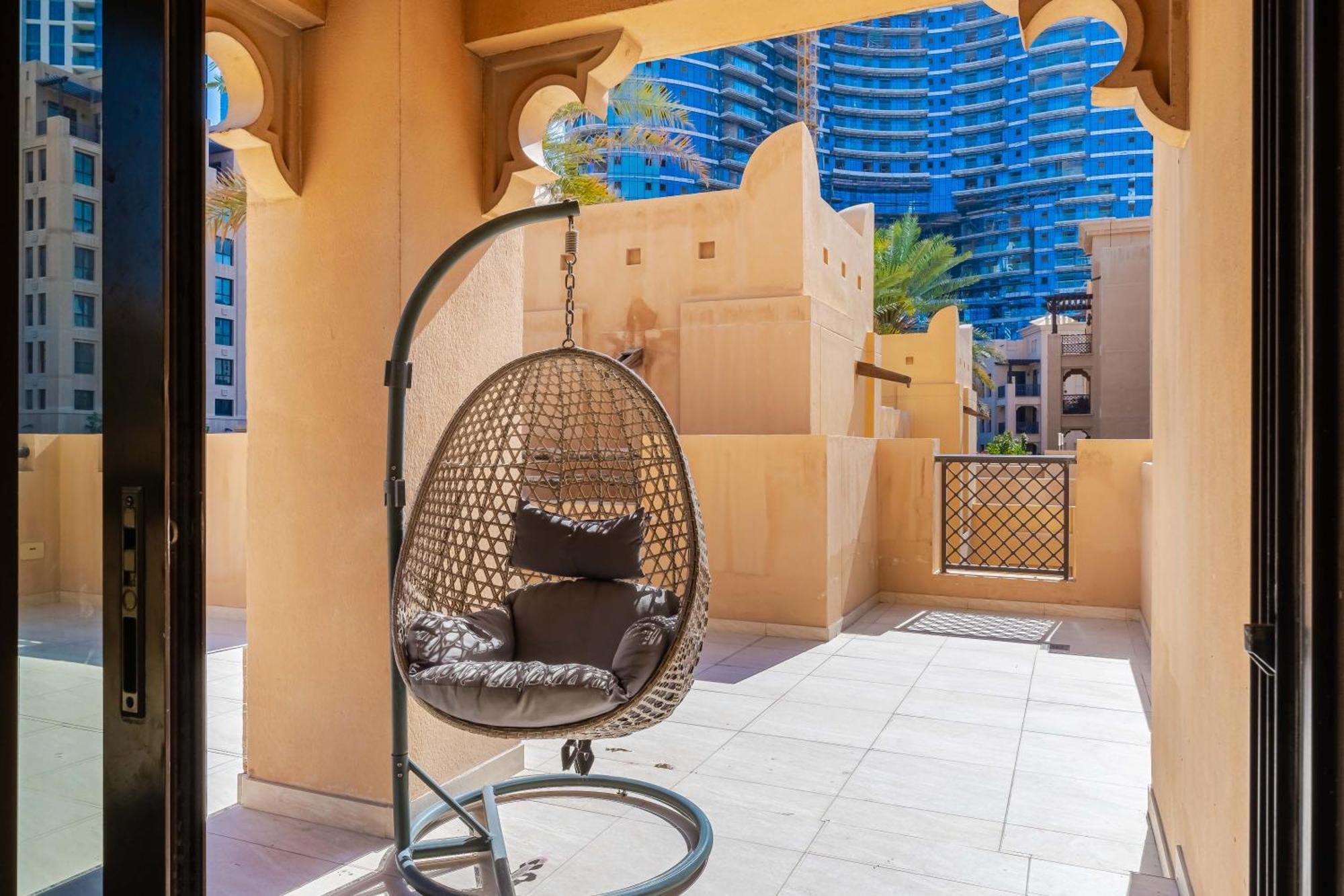 Contemporary 1 Bedroom 10 Minutes Walk To Mall Near Burj Khalifa Appartement