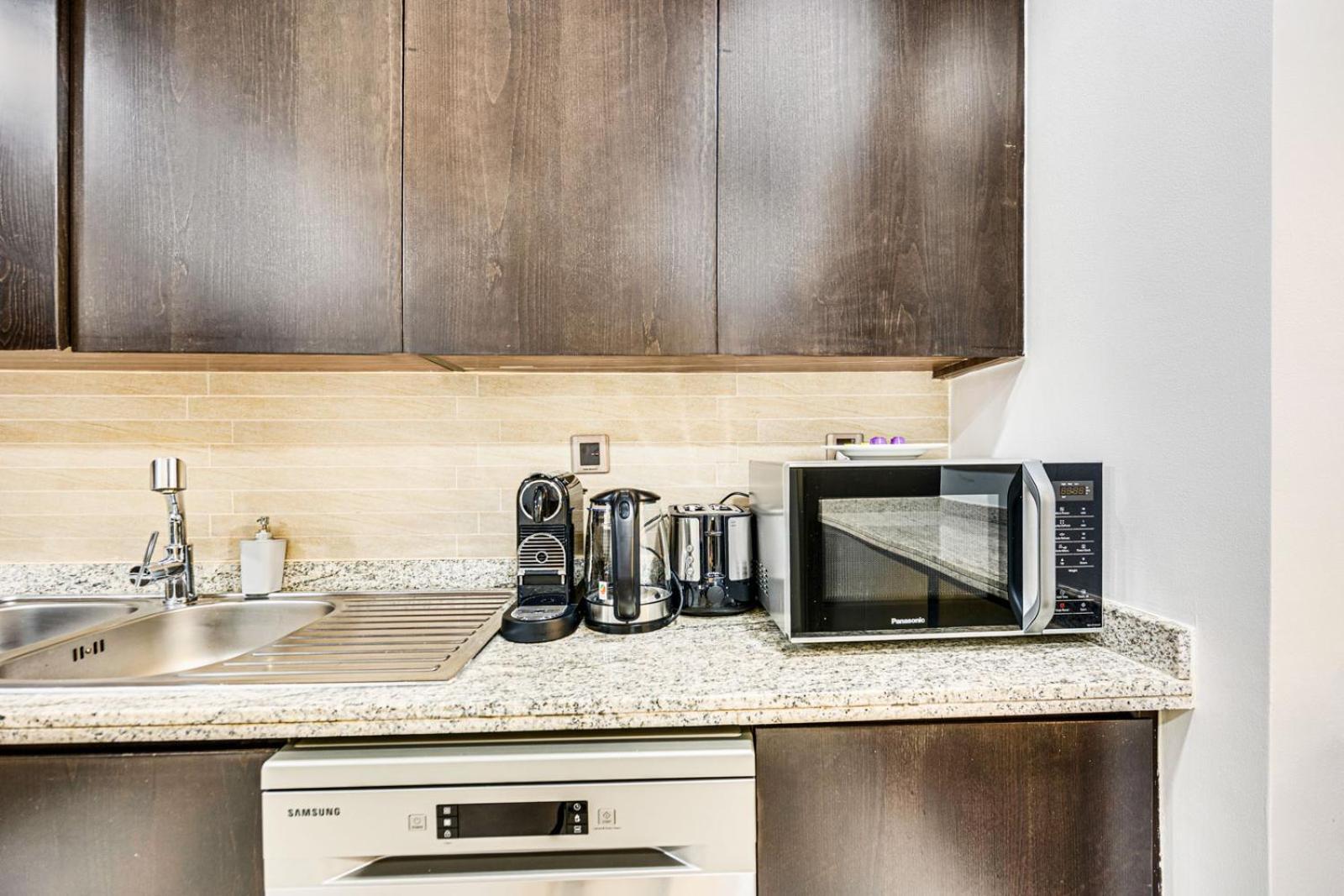 Stylish 2bdr In Balqis Lägenhet