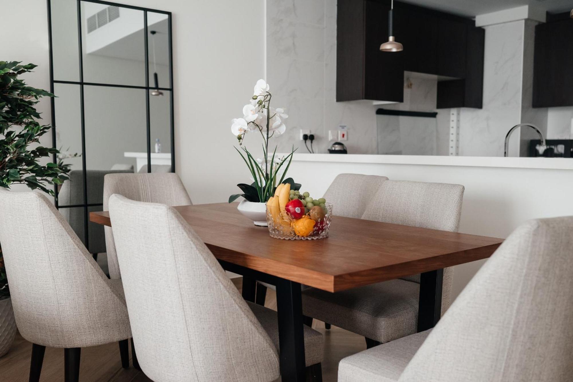 Luxe 2br At 1 Residences Wasl Near Metro Station Lägenhet