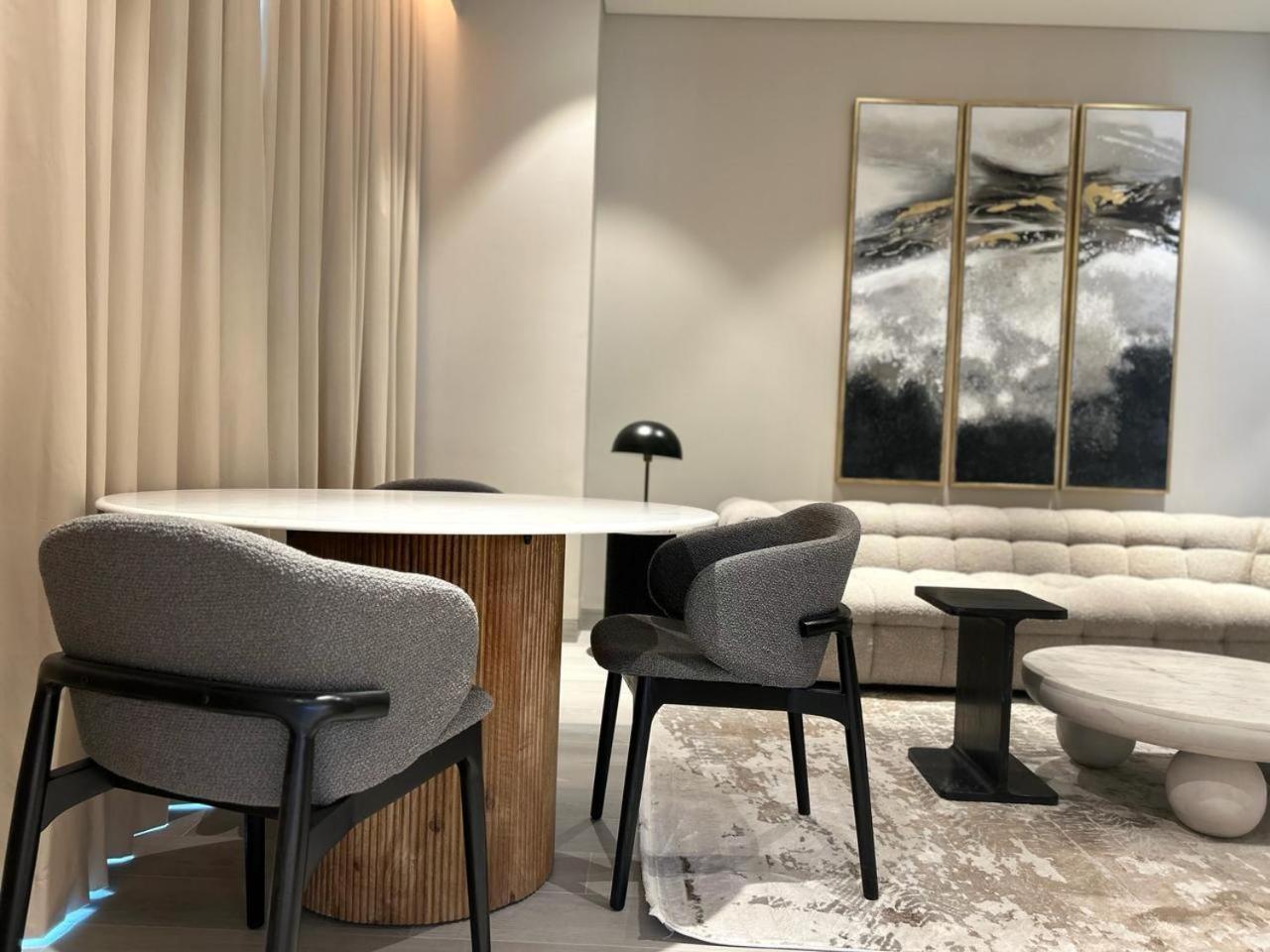 Appartement Marina Walk Gem Modern With Pool & Gym Access, Steps To & Metro