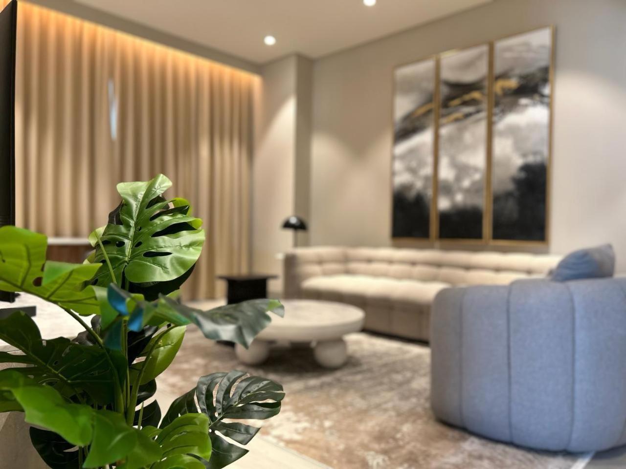 Marina Walk Gem Modern With Pool & Gym Access, Steps To & Metro Appartement