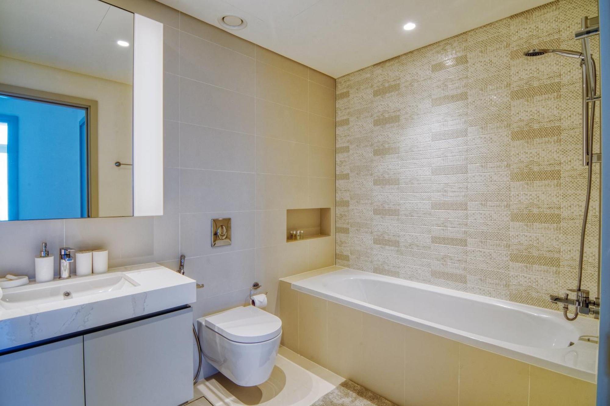 Sunrise Bay Tower 1 - Beachfront Unit With Access Dubaï