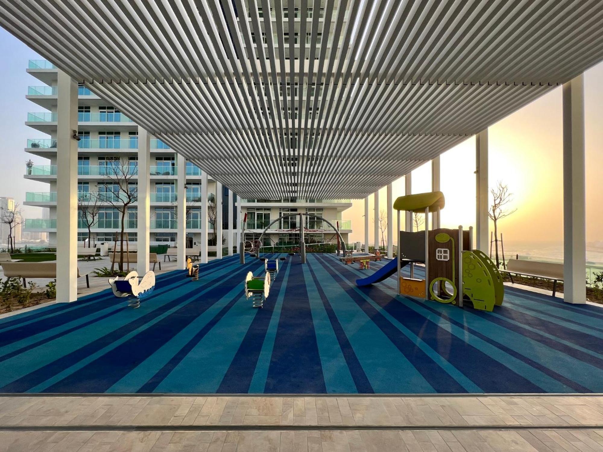 Sunrise Bay Tower 1 - Beachfront Unit With Access Appartement *