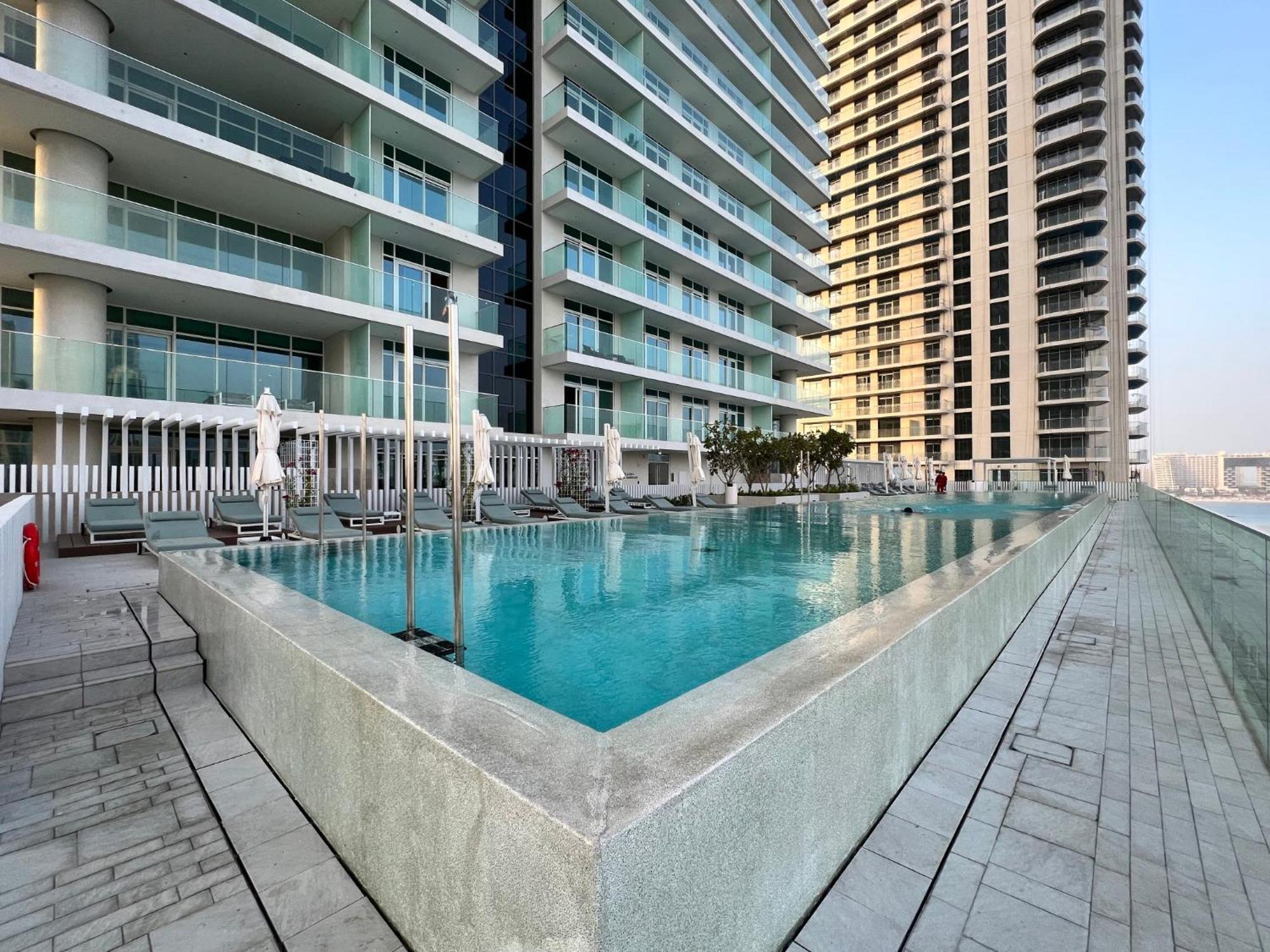 Sunrise Bay Tower 1 - Beachfront Unit With Access Appartement *