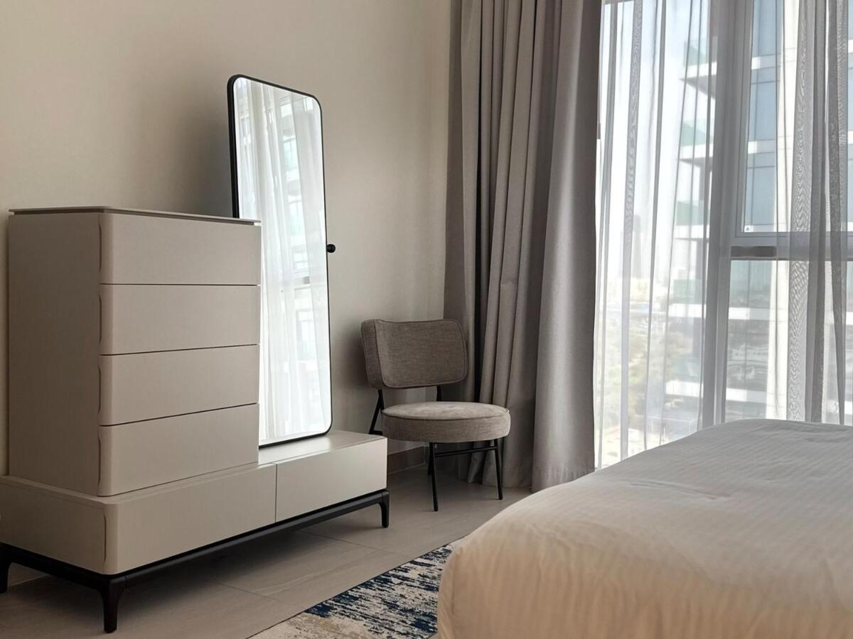 Ashri Luxe Spacious Near Metro, Frame *