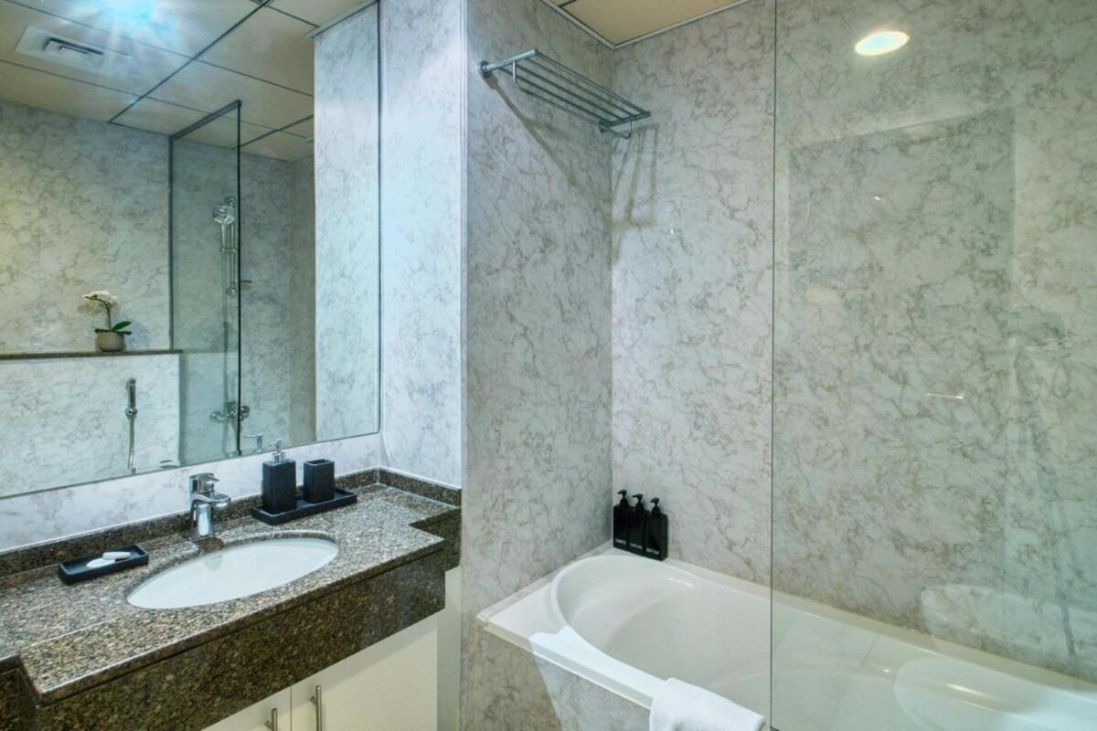 Waterfront Marina Views Sleeps 4 Near & Mall Dubaï