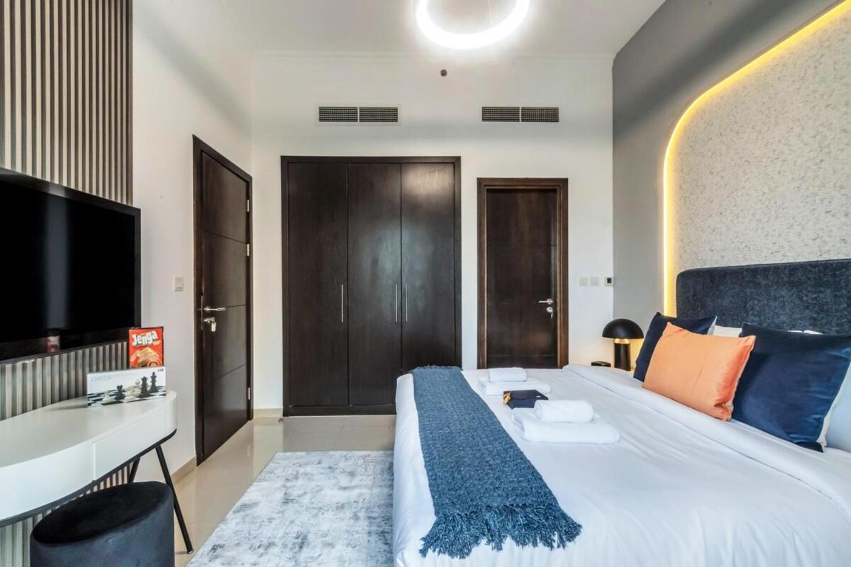 Waterfront Marina Views Sleeps 4 Near & Mall Appartement Dubaï