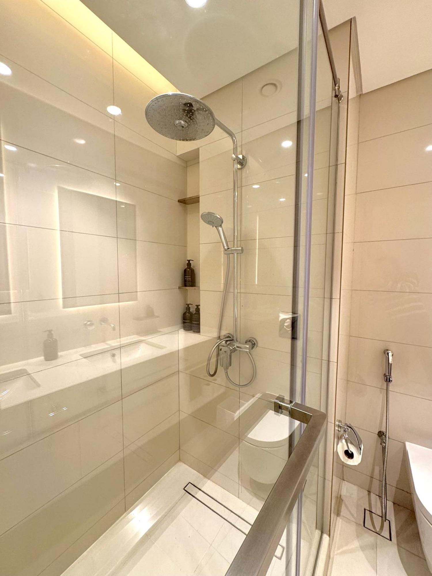 Luxury 2 Bedroom With Sea Views & Private Access Appartement