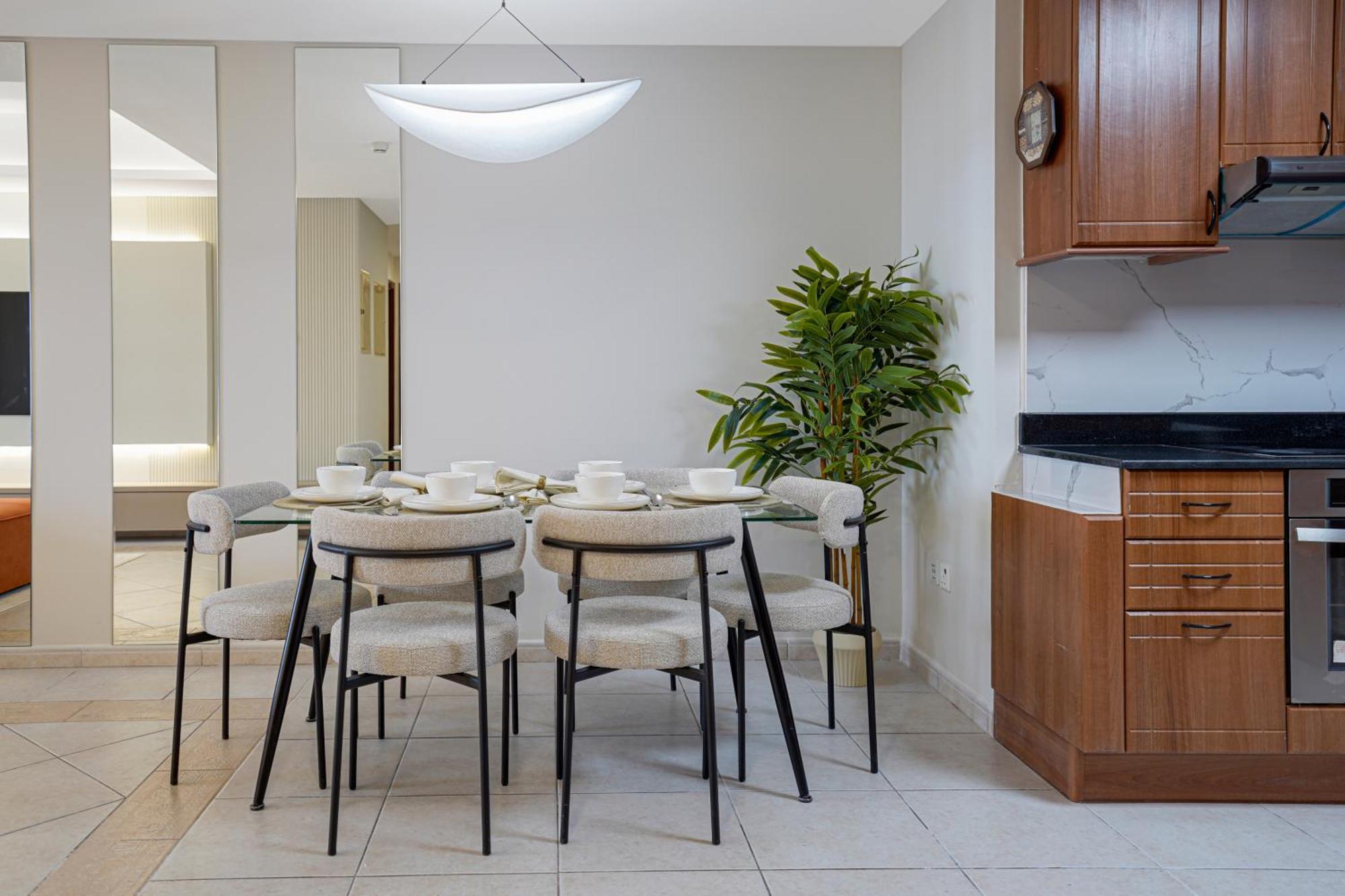 Apartamento 28- Affortable Cozy Living, Work Friendly, Longer Stays Next To Tram