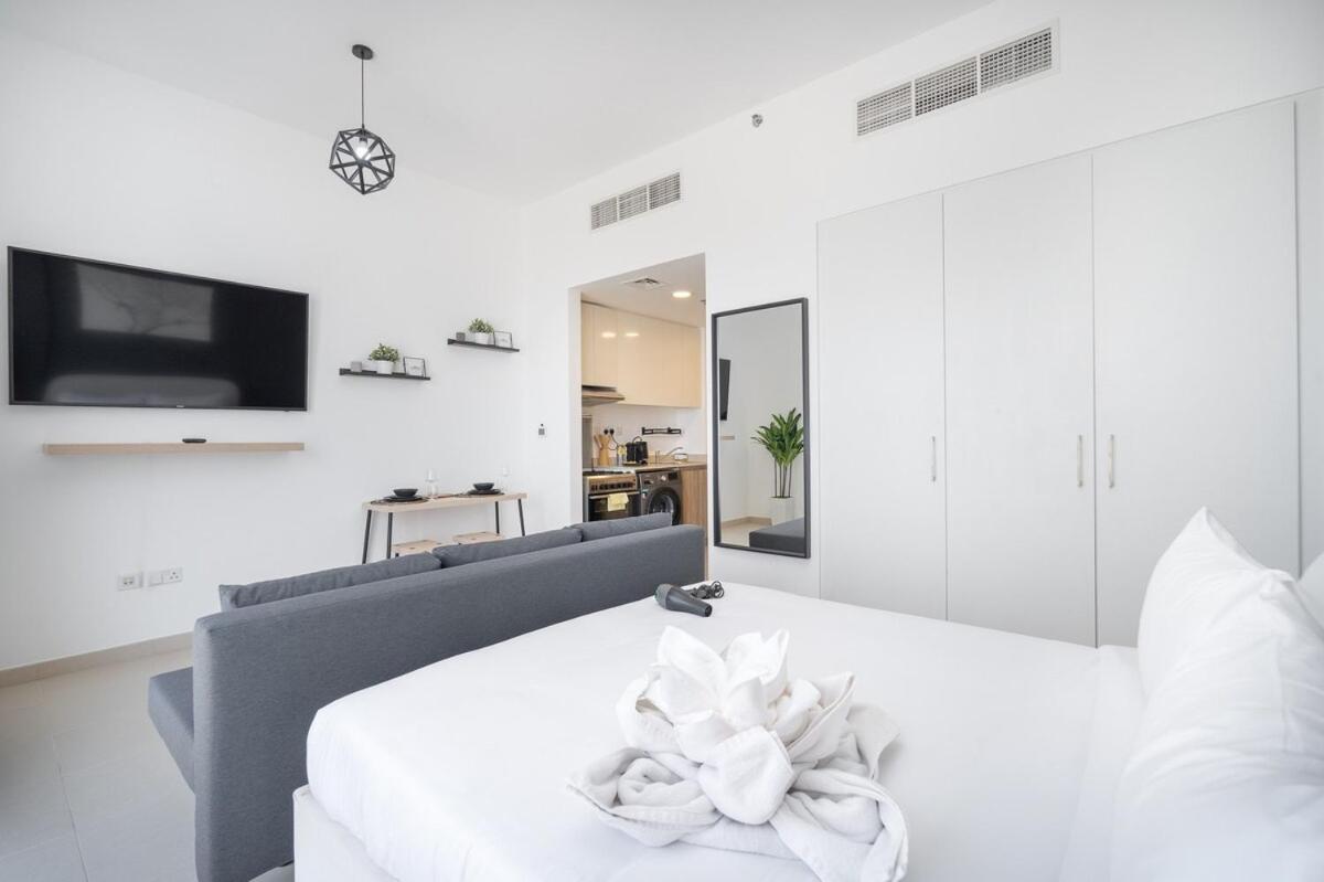 Minimalist Studio Perfect For 4 In Town Square! Dubaï