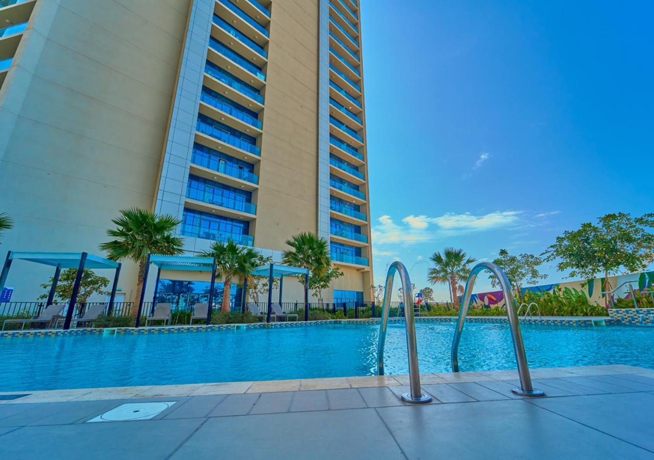 Stylish 2Br Suite In Aykon City With Pool & Gym Access Dubaï
