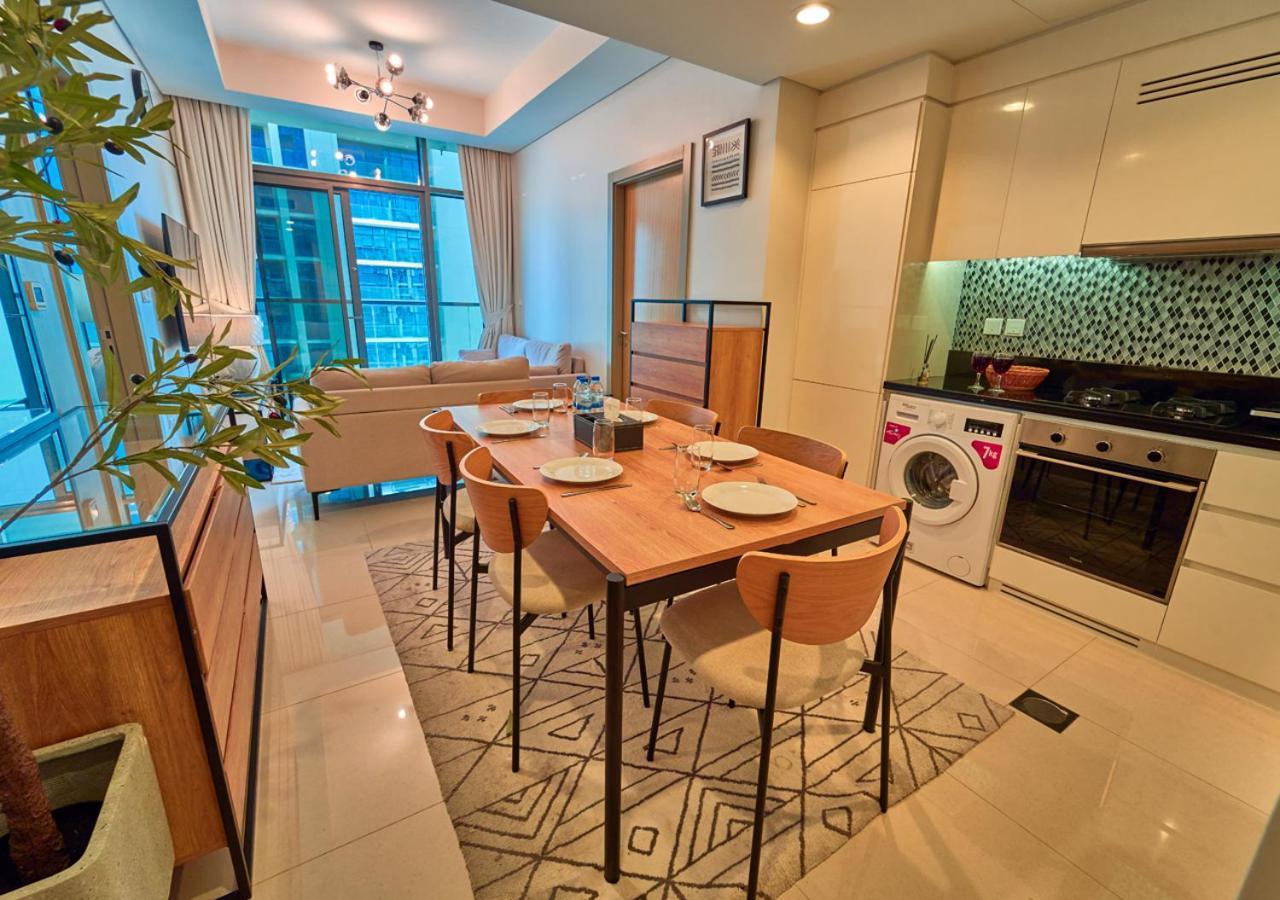 Stylish 2Br Suite In Aykon City With Pool & Gym Access Dubaï