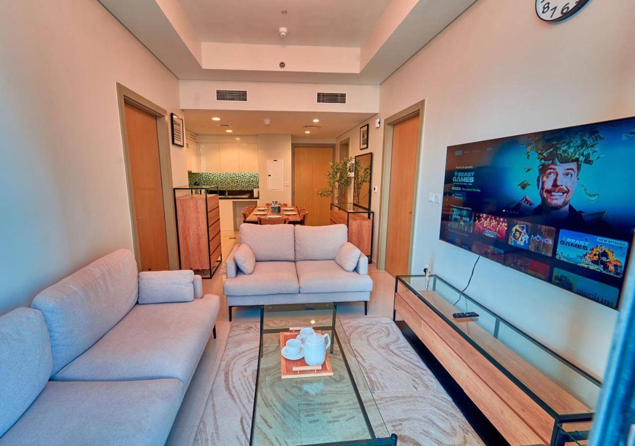Stylish 2Br Suite In Aykon City With Pool & Gym Access Dubaï
