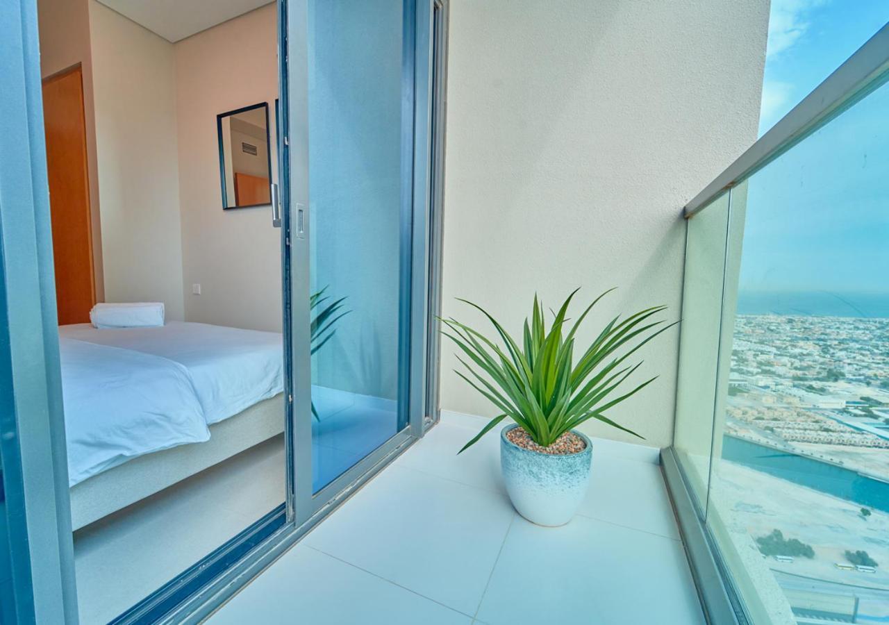 Appartement Stylish 2Br Suite In Aykon City With Pool & Gym Access Dubaï