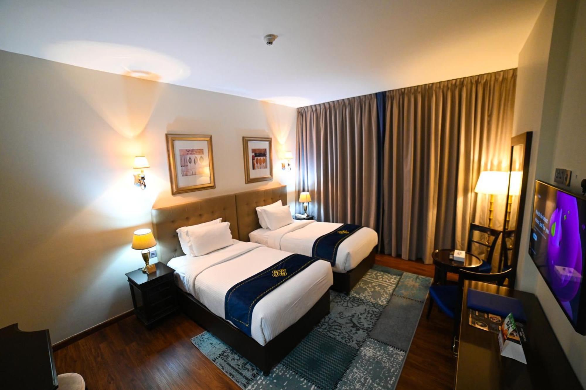 Hotel Seven Seas