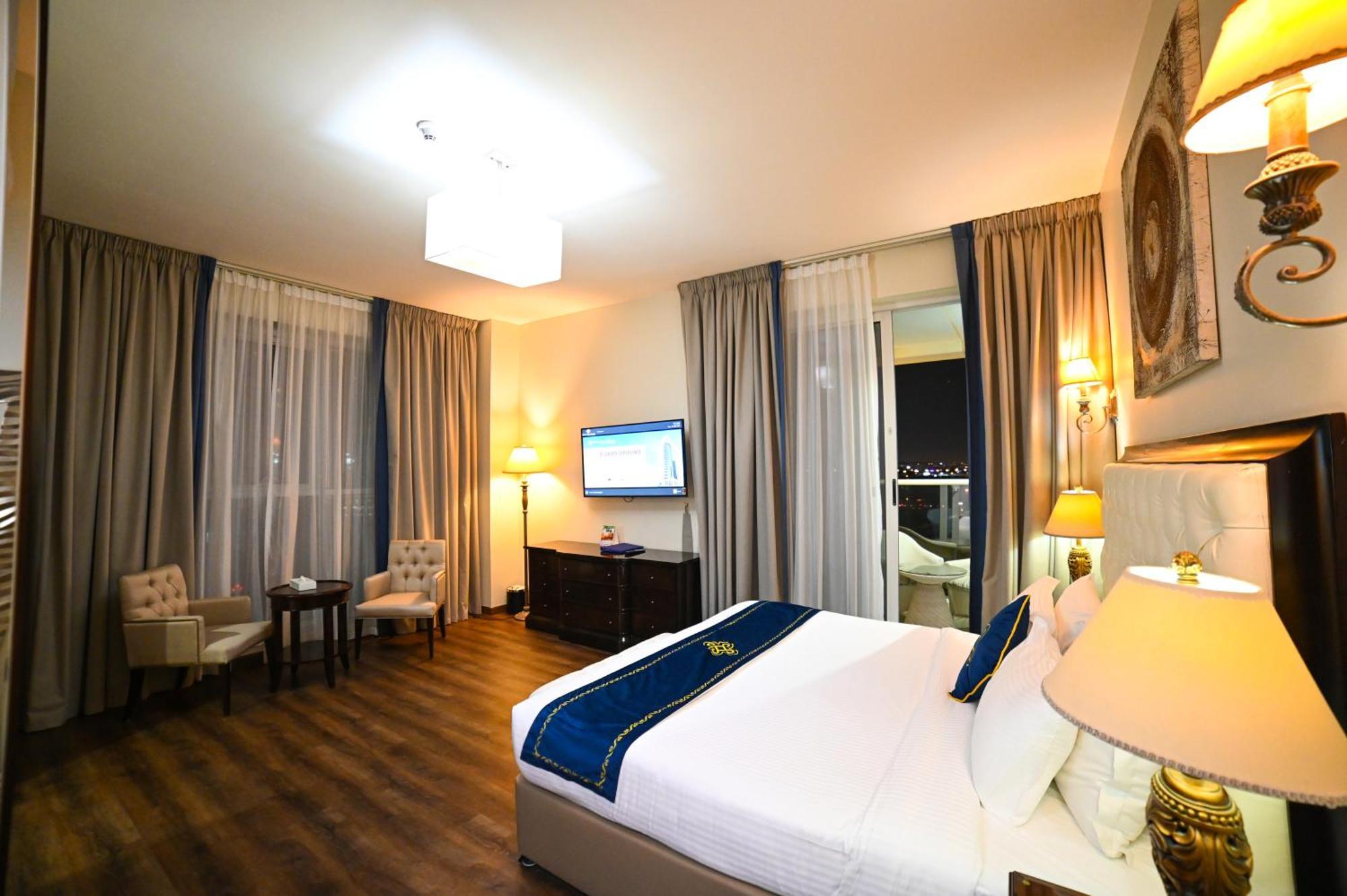 Hotel Seven Seas