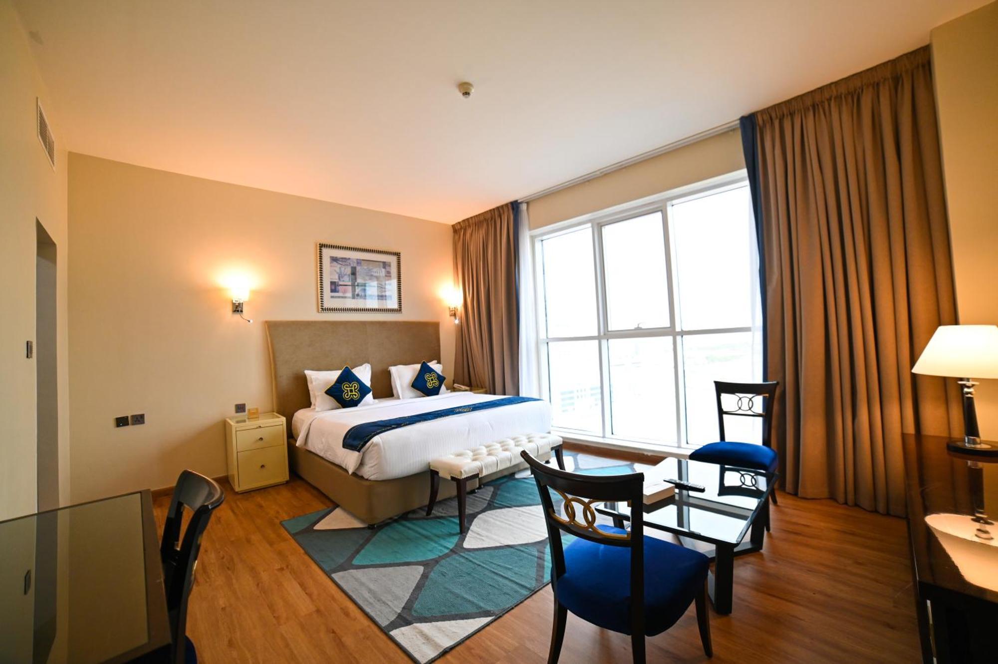 Hotel Seven Seas