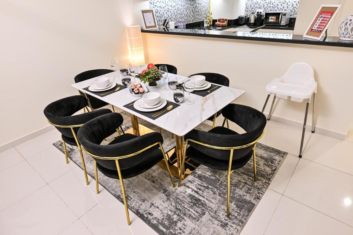 Appartement New 2 Bed Burj Khalifa View, 64th Floor Infinity Pool Dubaï