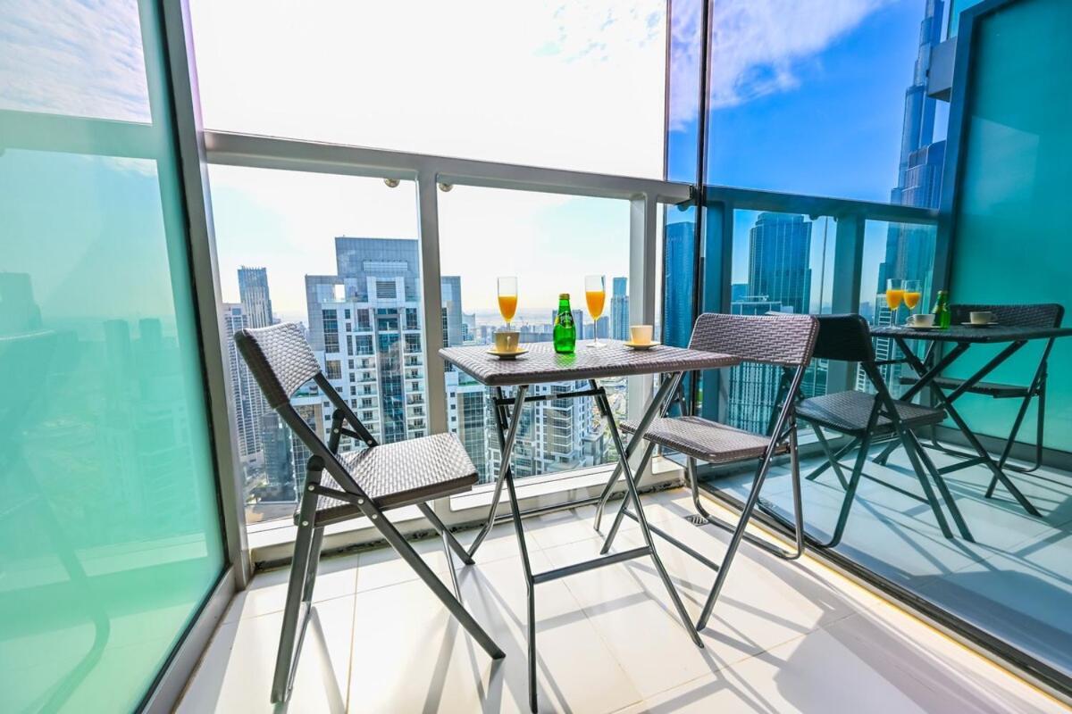New 2 Bed Burj Khalifa View, 64th Floor Infinity Pool Appartement Dubaï
