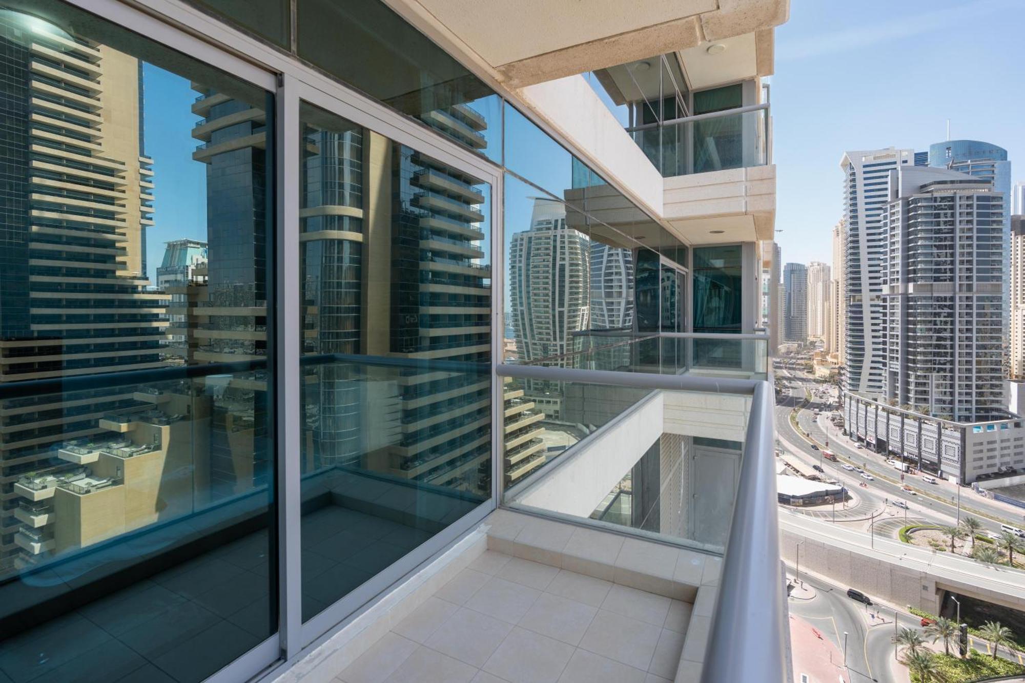 Vacay Lettings - 2bhk With Marina View Lägenhet Dubai