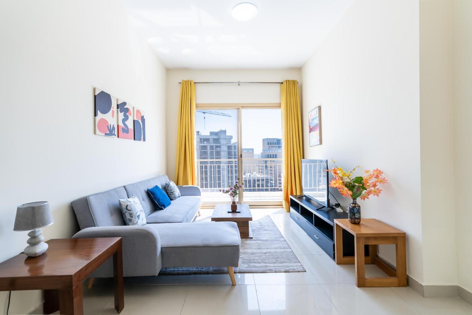 Rh- Bright 1br In Jvc, Near Circle Mall