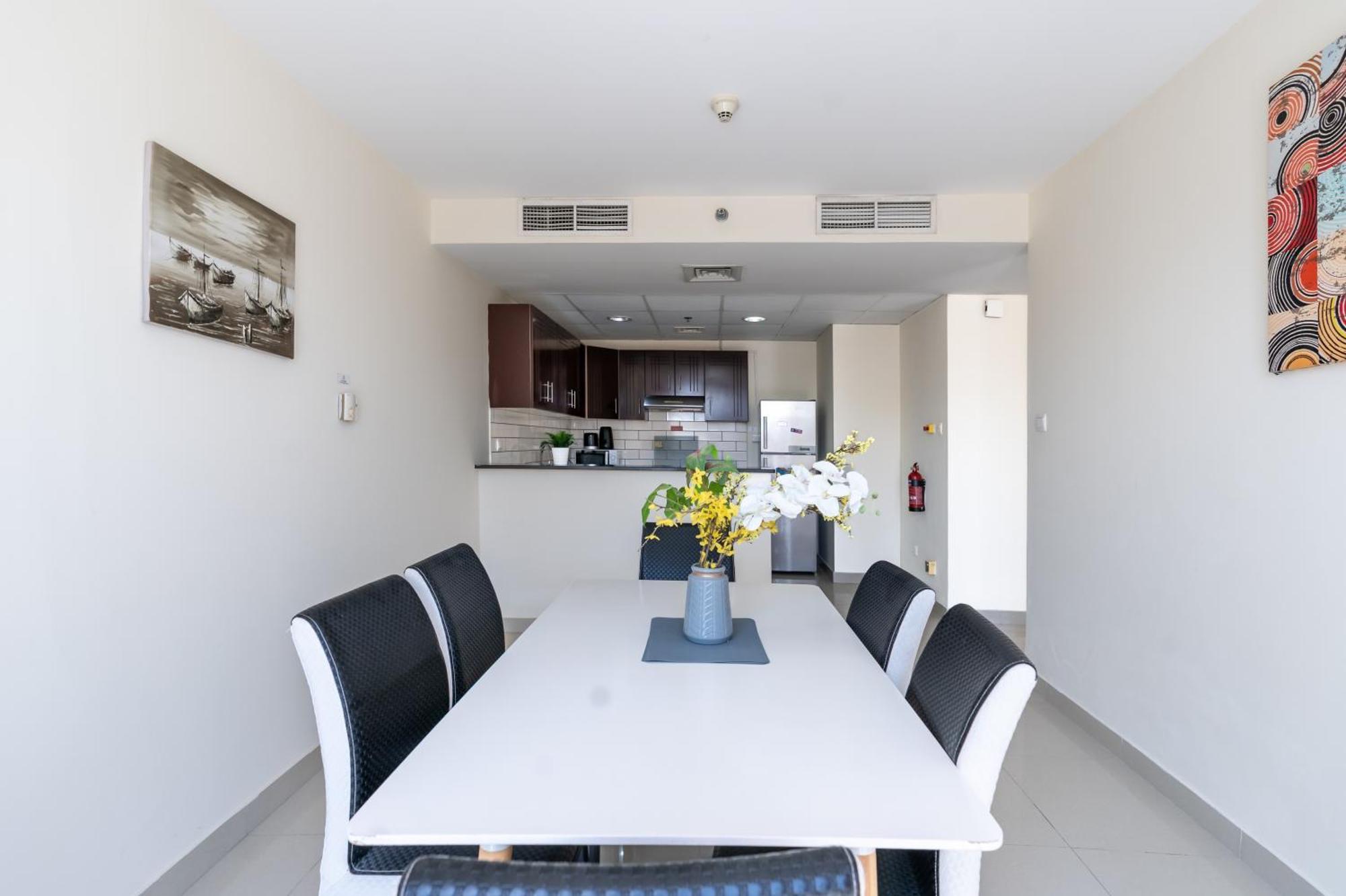 Appartement Rh- Bright 1br In Jvc, Near Circle Mall