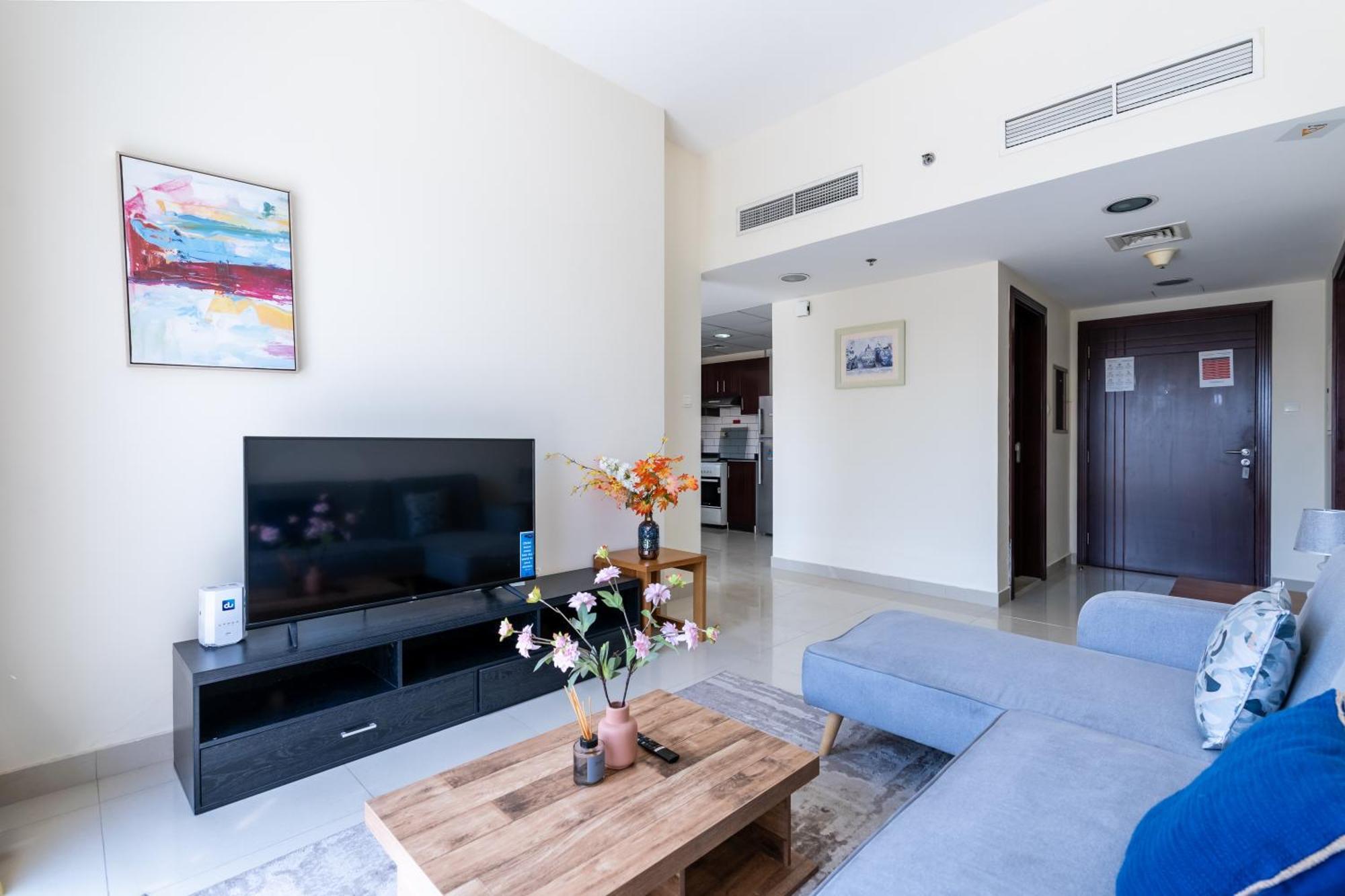 Rh- Bright 1br In Jvc, Near Circle Mall Dubaï