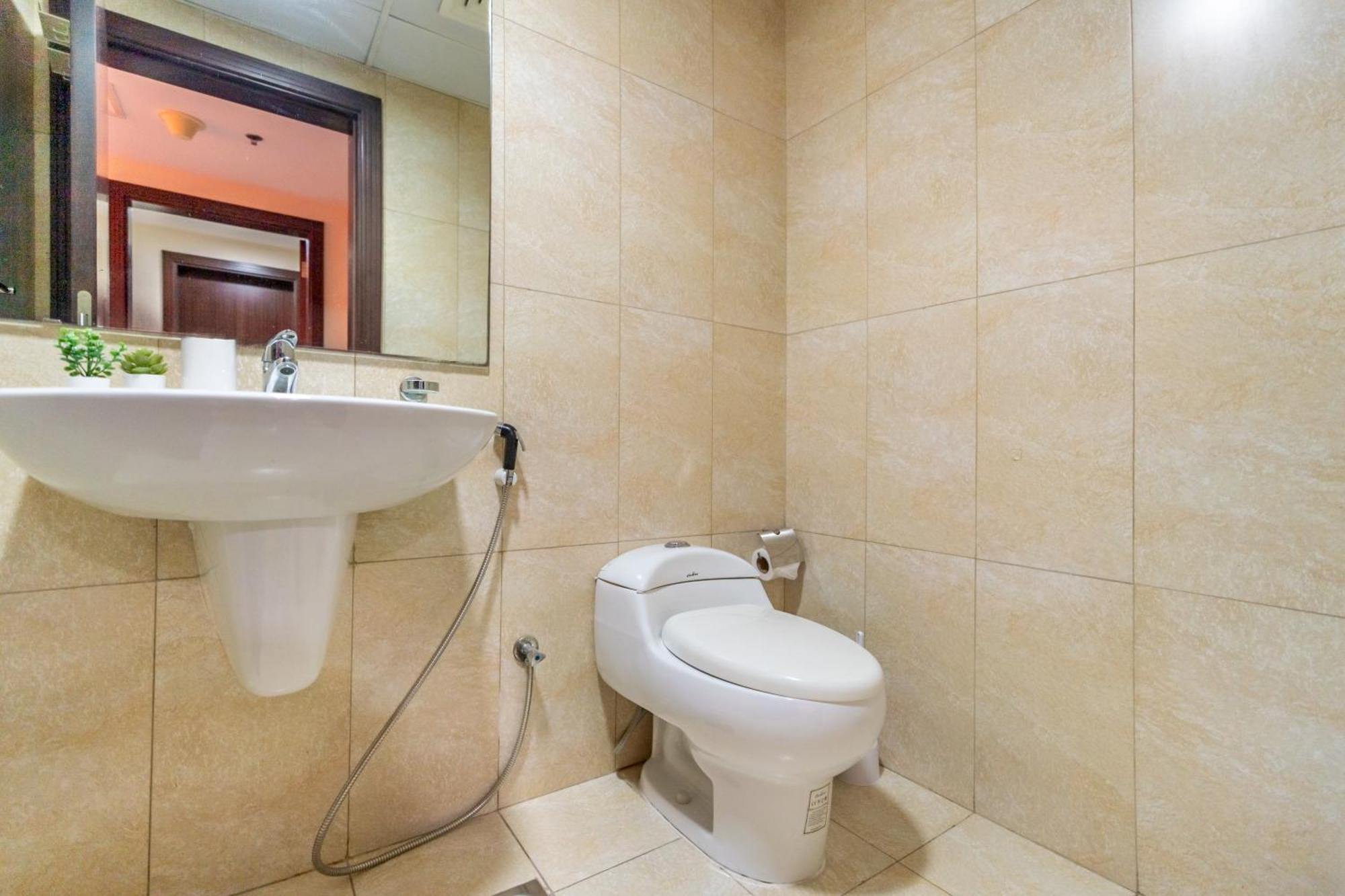 Rh- Bright 1br In Jvc, Near Circle Mall Appartement