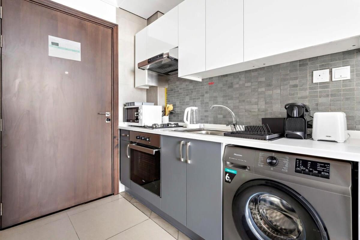 Silkhaus Furnished In Art Gardens With Pool Access Appartement Dubaï